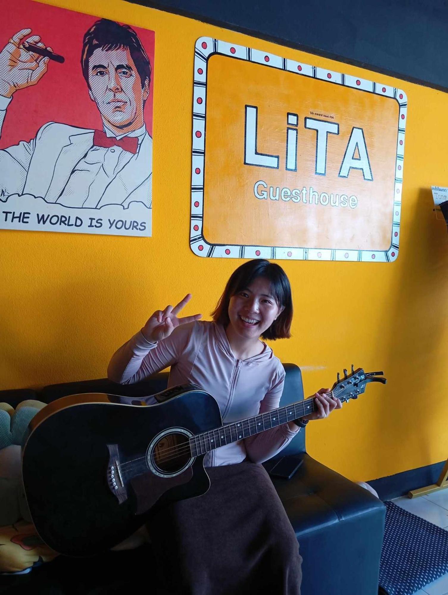 Lita Guesthouse Chiang Mai Exteriör bild